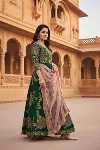 Salwar Kameez en soie brodée élégante pour femmes - Design luxueux longueur ras du sol, séchage rapide, toutes saisons, pour les fêtes - Product Image 3