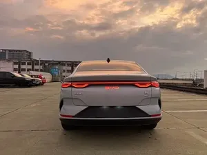 2025 Q-I-N Auto-matic, Portaequipajes Metálico, Asientos de Cuero, Batería de Litio, Características Premium, Autonomía de 601-700 km, Motor de 200-250 kW - Product Image 2