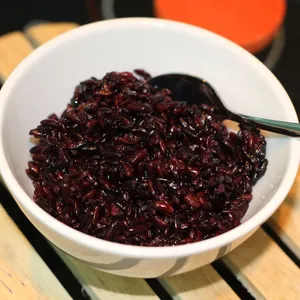 A granel em quantidade arroz glutinoso vermelho Arroz Preto menor preço Arroz Preto Viet Delta entrega rápida
