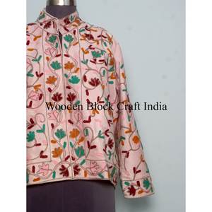 Veste courte en velours bohème à fleurs brodée à la main, avec doublure en laine, vestes Suzani faites à la main pour femmes - Product Image 2