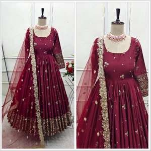 Robe de soirée brodée de créateur avec Dupatta, robe Anarkali à manches longues, robe de mariée pakistano-indienne-cousue - Product Image 4