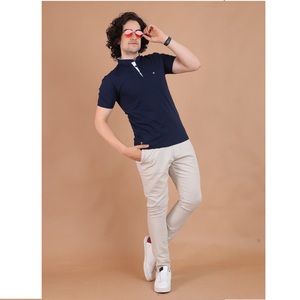 Camiseta de media manga elegante azul marino para hombre con cuello mandarín cómoda y versátil para ocasiones informales semiformales 100% algodón - Product Image 1