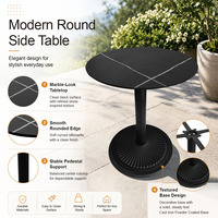 Table de salle à manger de patio commerciale, plateau rond en HPL avec design en marbre noir, base en fonte