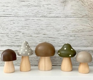Support de champignon en bois sculpté à la main avec des détails complexes, parfait pour les cuisines de ferme rustiques et les mariages à la campagne - Product Image 3