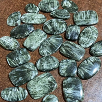 Cabochons de séraphinite de pierres précieuses de haute qualité taille libre forme mixte Cabochons lisses non coupés de seraphine prix de gros,