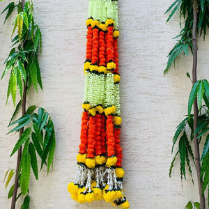 Guirnalda de flores de caléndula naranja y jazmín, colgantes perfectos para bodas indias, escenario de templo, Diwali y decoración Haldi (1 pieza) - Product Image 1