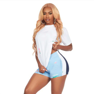 Ensemble de t-shirt et short de sport pour femmes confortable, tissu de haute qualité, design moderne, impression personnalisée, ensemble de fitness - Product Image 1