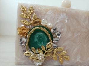 Sacs à main en résine sur mesure avec ornements en pierre et en laiton idéal pour les magasins d'accessoires de mode pour la revente - Product Image 2