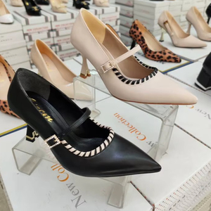 รองเท้าส้นเข็มแบบคลาสสิกสำหรับผู้หญิง ส้นสูง 7 ซม. หัวแหลม ประดับคริสตัล หนังแก้วสีแดงเบอร์กันดี ไซส์ 36-40 ผลิตในตุรกี - Product Image 1