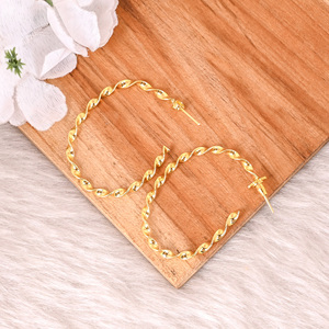 Pendientes de Aro Minimalistas de Latón Chapado en Oro Amarillo para Mujer, Joyería Circular Moderna para Bodas y Regalos, Fabricación al por Mayor OEM - Product Image 3