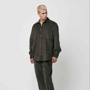 Chemise de vacances décontractée à la mode de couleur unie de qualité supérieure Chemise à boutons couverts à manches longues pour hommes Prix de gros - Product Image 2