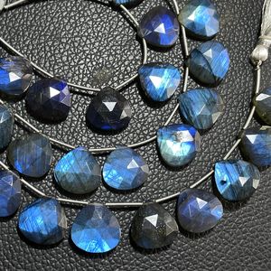 Precio de fábrica en forma de corazón Briolette Beads Natural Black Rainbow Gemstone Labradorite Faceted Stone Beads - Product Image 1