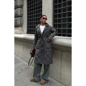 Abrigo Largo Acolchado Tejido con Cremallera y Capucha 7062 con Relleno de Fibra de Poliéster - Product Image 3