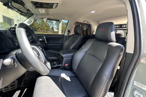 PRÊT À CONDUIRE - VÉHICULE D'OCCASION À VOLANT À GAUCHE |   Conduite à droite |   8000 MILES 2023 TOYOTA 4RUNNER TRD OFF-ROAD PREMIUM - Product Image 5