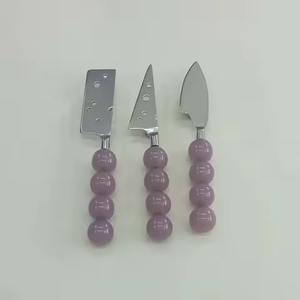 Elegante juego de utensilios para servir queso de acero inoxidable con mango de nácar - Product Image 4