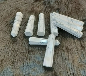Torre de Cristal de Howlite Pulida a Mano, Punta de Piedra Preciosa Blanca para Reiki, Equilibrio de Chakras, Decoración del Hogar Feng Shui y Regalo de Boda - Product Image 4