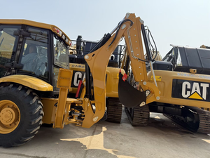 Chargeuse-pelleteuse de chantier Cat 420 haute performance, équipée d'une benne frontale polyvalente et d'une flèche extensible. - Product Image 3