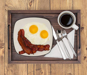 Bandeja de madera de pino artesanal de primera calidad con asas de metal, Juego de 2 bandejas decorativas y duraderas para uso en restaurantes y hoteles - Product Image 6