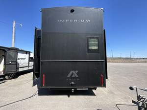 Remolque de Quinta Rueda Compacto de Lujo y Confort, de Alta Gama, Europeo, Ligero, de Aluminio y Acero Inoxidable para Viajes, a Precio Rebajado - Product Image 2