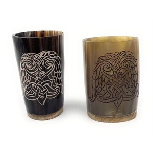 Vaso de Chupito Vikingo Auténtico de Cuerno Natural Hecho a Mano Estilo Animal Ecológico Religioso para Whisky Vino Hidromiel Fiesta Bebida - Product Image 1