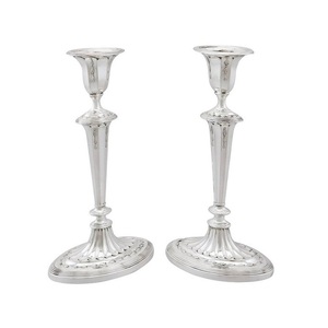 Bougeoir en métal de luxe fait à la main du fabricant en provenance d'Inde Design de pilier cylindrique en relief classique pour cadeau - Product Image 2