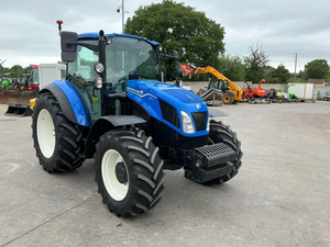 Excellentes remises sur les tracteurs New Holland T5.110 à vendre Tracteurs de haute qualité et abordables pour toutes les utilisations agricoles et de aménagement paysager - Product Image 2