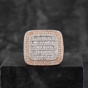 Bague Hip Hop Iced Out en or blanc 14KT cultivée en laboratoire avec diamant taille ronde pour homme avec clarté VVS - Product Image 1