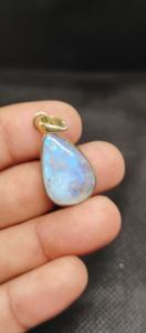 Colgante de luna con bisel de piedra lunar arcoíris, joyería chapada en oro de latón, collar moderno, regalo para el Día de la Madre - Product Image 5