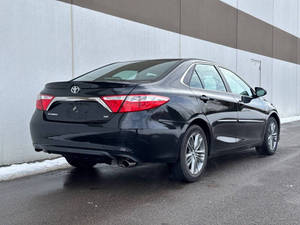 Voiture d'occasion de qualité abordable, Toyota Camry SE 2017, conduite à gauche - Product Image 3