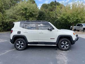 Renegade Trailhawk Usado en Venta 2024, con Navegación y Tracción en las 4 Ruedas, Autos Usados Premium Sin Accidentes - Product Image 5