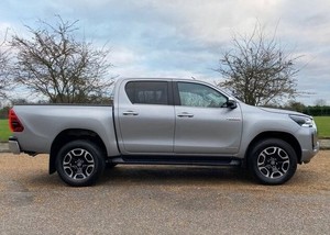 Usado para Toyota Hilux, camioneta de doble cabina, calidad, muy buen precio, motor Turbo de combustible diésel, asientos de cuero de dirección izquierda, Dark R18 - Product Image 6