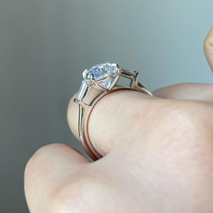 Anillo de compromiso y bodas de oro blanco de 14 quilates, Joyería de diamantes cultivados en laboratorio de 3.50CT para ella - Product Image 2