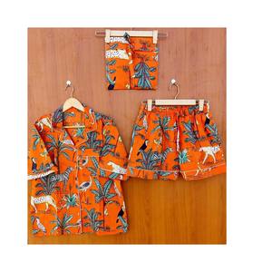 Conjunto de pijama de algodón indio hecho a mano para mujer, ropa de dormir corta, camisa con estampado de animales florales, pantalón caliente para uso en el hogar y el hotel para el verano - Product Image 1
