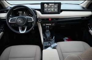 2024 para Toyota Yaris YX Bajo Consumo de Combustible Transmisión Manual/Automática Interior de Cuero Oscuro Tamaño de Neumáticos R17 Eléctrico/Gasolina 4L - Product Image 4