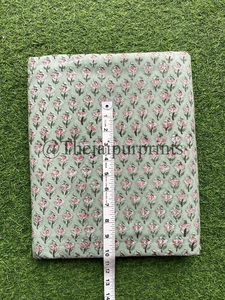 ผ้าฝ้ายพิมพ์ลายดอกไม้แบบแฮนด์บล็อกจากอินเดีย ขายส่งจำนวนมาก เหมาะสำหรับตัดเย็บเสื้อผ้าเด็กผู้หญิงและทำกระเป๋า - Product Image 5