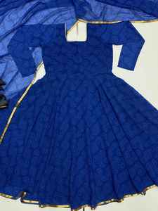 Costume imprimé SALWAR de styliste et DUPATTA entièrement cousu, prêt à porter, robe fantaisie de fête, vêtements fonctionnels traditionnels - Product Image 4