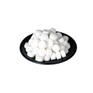 Comprimés de sel raffiné de haute pureté (NaCl) pour l'adoucissement de l'eau, la réduction du TDS et la régénération du système d'osmose inverse dans les hôpitaux - Product Image 1