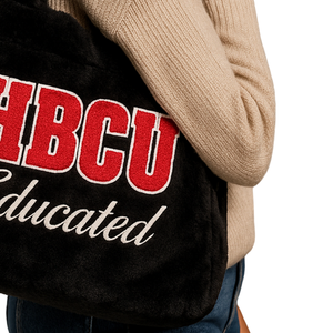 Sac fourre-tout en fourrure DST pour femmes noires diplômées des HBCU, sac Delta en peluche, broderie en chenille, cadeau de sororité grecque Divine Nine, sac à main tendance - Product Image 5