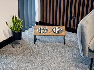 Bols de nourriture pour animaux de compagnie en bois naturel double pour chiens Bols de nourriture pour chiens surélevés et inclinés pour petits chiens dans des finitions personnalisées - Product Image 2