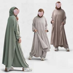 Prix de gros Vêtements islamiques personnalisés Survêtement décontracté en polaire tissé à boutons avec capuche Mode musulmane Tenue active modeste pour femmes - Product Image 1