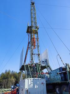 Hoge Prestaties En Hoge Kwaliteit Olieveld Zj150 Zj250 Zj350 Zj450 Zj550 Oliebron Vrachtwagen Gemonteerd Booreiland Workover <span class=keywords><strong>Rig</strong></span> - Product Image 3