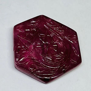 Hermoso Colgante de Piedra Preciosa Tallada en Rubí Padmini - Product Image 2