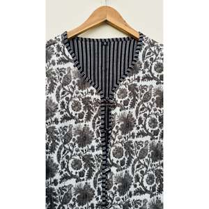 Veste matelassée en coton patchwork floral pour femme, réversible, style indien bohème, avec capuche, col montant, blazer western rayé pour le printemps - Product Image 3