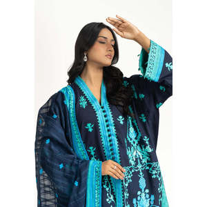 Conjunto de Traje Bordado Khaddar para Mujer IUSTKSD-1251, Colección de 3 Piezas - Product Image 2