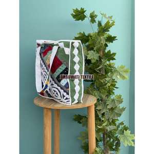 Sac fourre-tout en coton matelassé fait à la main pour femmes, sac à provisions personnalisé en patchwork imprimé, épicerie, plage, voyage quotidien, cadeau d'été parfait - Product Image 3