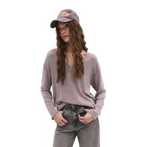 Blusa con cuello en V - Product Image 2