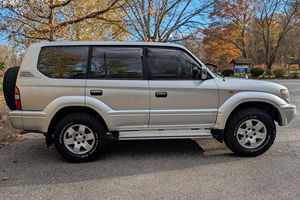 Toyota Land Cruiser Prado TZ d'occasion de 1998 en excellent état, prêt à être expédié - Product Image 3