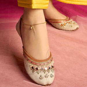 รองเท้าคุสซาผู้หญิงรุ่นใหม่ คุณภาพดีเยี่ยม ตกแต่งด้วยกำมะหยี่ ป้องกันการลื่นไถล ปรับแต่งได้ - Product Image 3