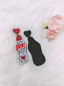 Achetez des boucles d'oreilles élégantes et colorées en perles, des boucles d'oreilles artisanales en perles de rocaille, des bijoux uniques et créatifs faits à la main. - Product Image 5