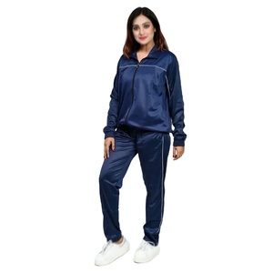Ensemble de survêtement streetwear pour femme, à capuche, imprimé uni, coupe régulière, qualité supérieure, léger, vente en gros, collection hiver, best-seller - Product Image 1
